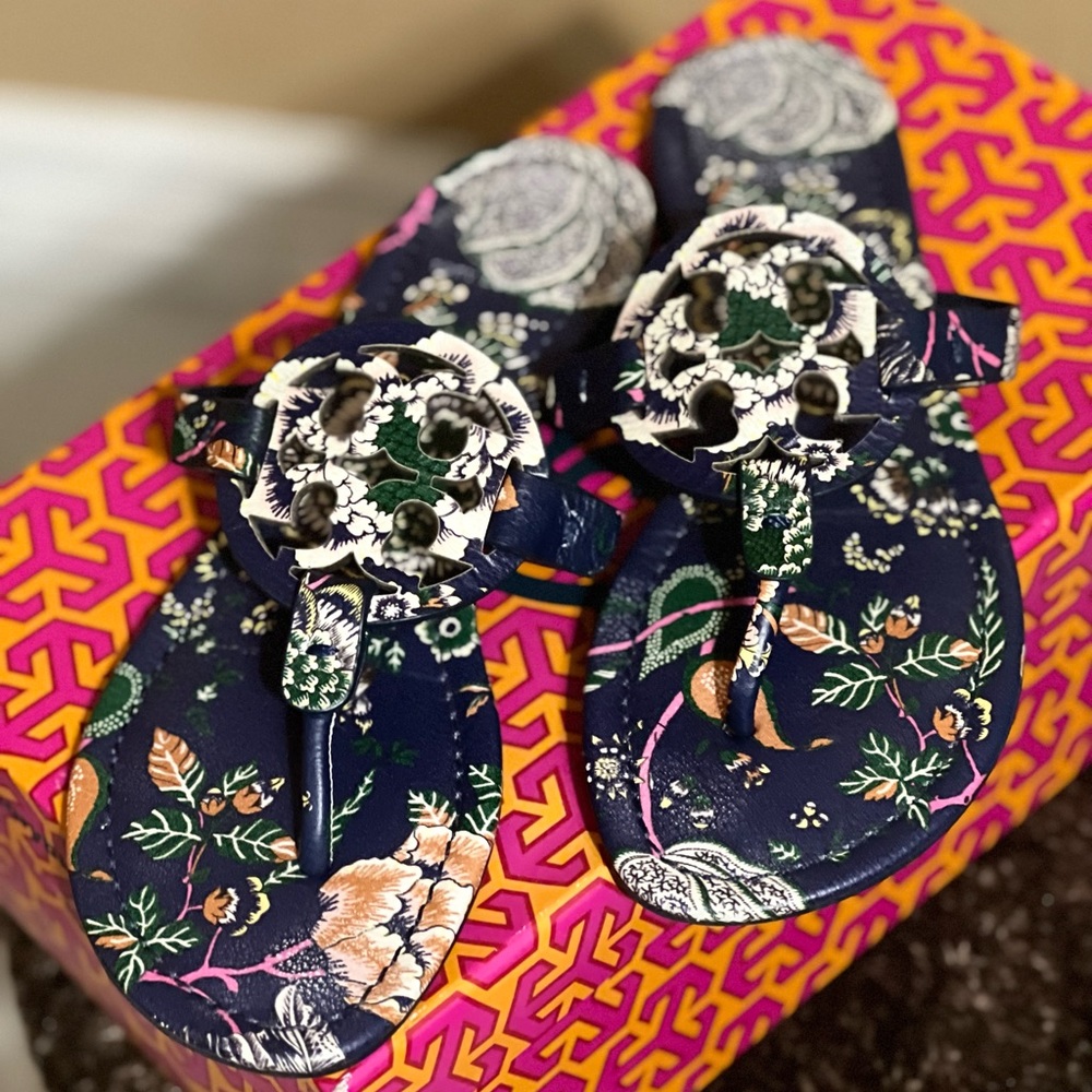 Navy flowered Leather Tory Burch sandals. - Great condition - Size: 7 1/2